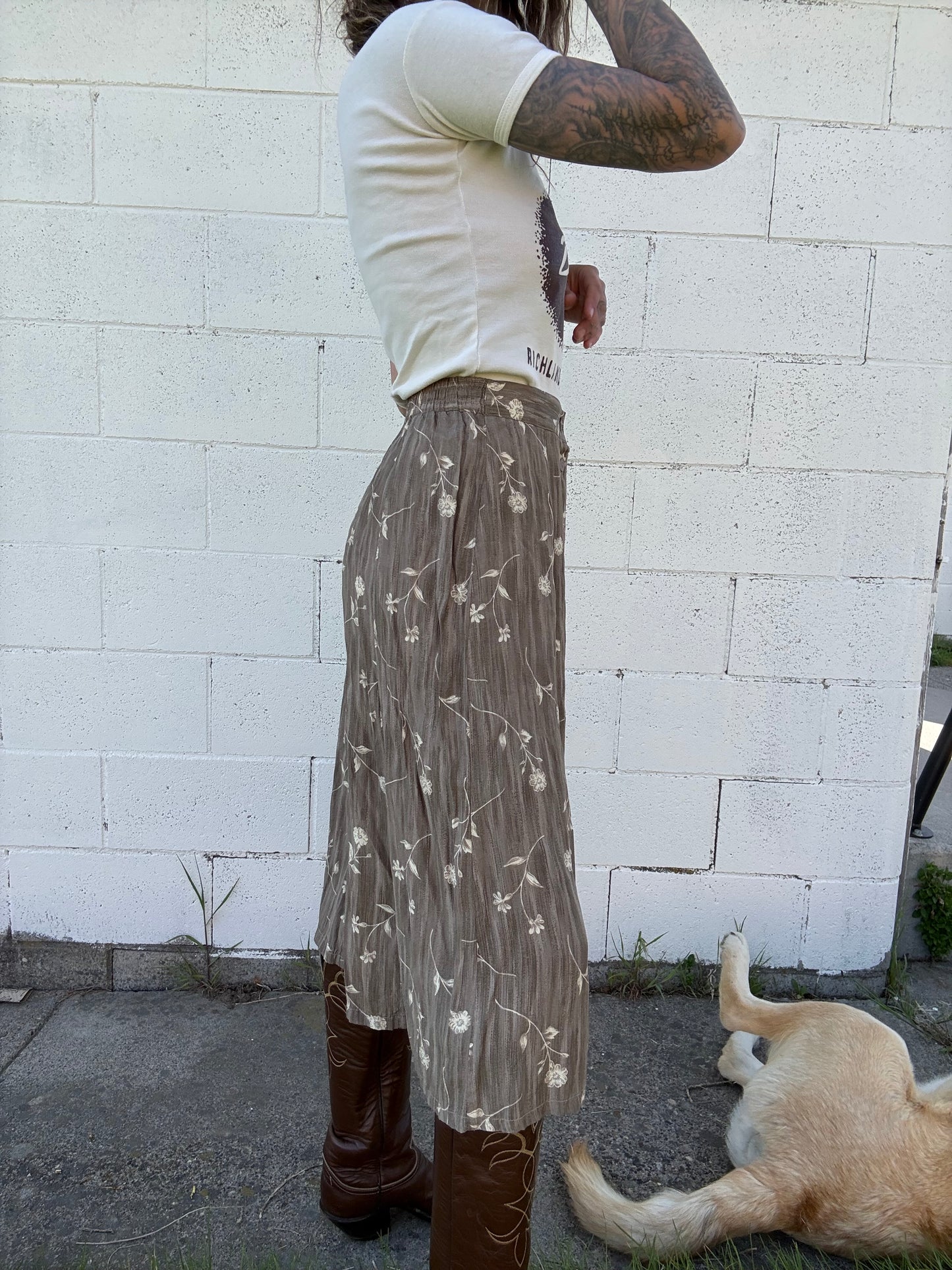 {the beige}