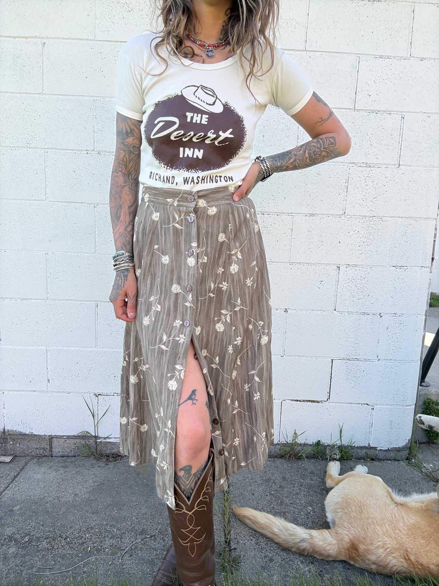 {the beige}